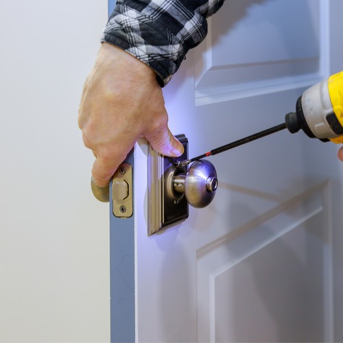 Professional locksmith in Charleston offering car key programming and smart key solutions for all vehicle types